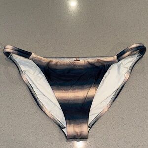 Like New ViX Paula Hermanny Bikini Bottoms Size Medium